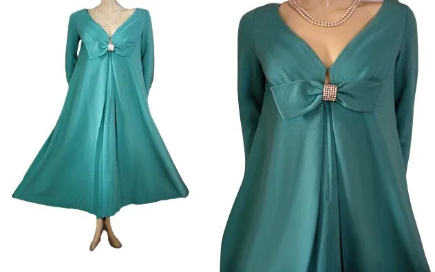 FROM MY OWN PERSONAL COLLECTION - GORGEOUS VINTAGE LUCIE ANN - BEVERLY HILLS EVENING DRESS / LOUNGING DRESSING GOWN WITH PRONG-SET SPARKLING RHINESTONE BOW IN OCEANSPRAY