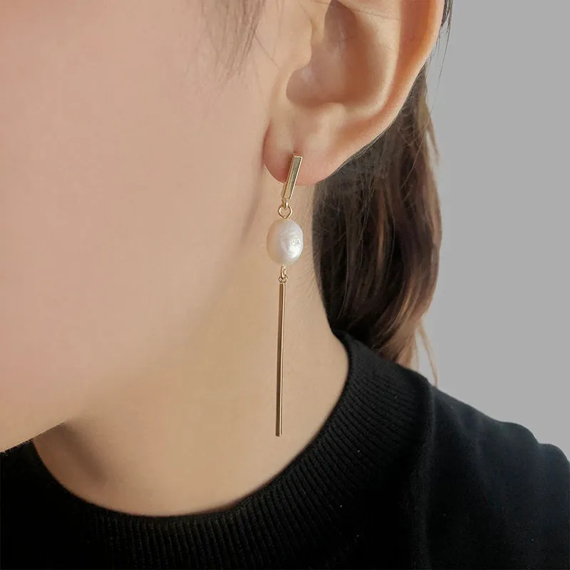 Irregular Cutout and circle Gold Pull-Thru Earrings