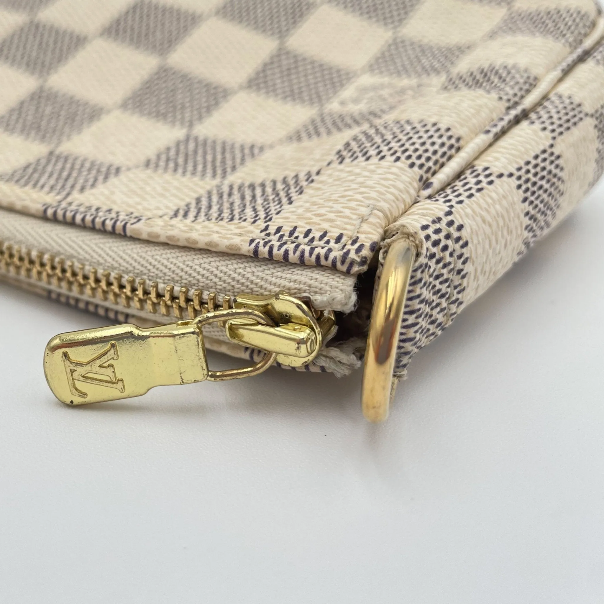 Louis Vuitton Damier Azur Pochette