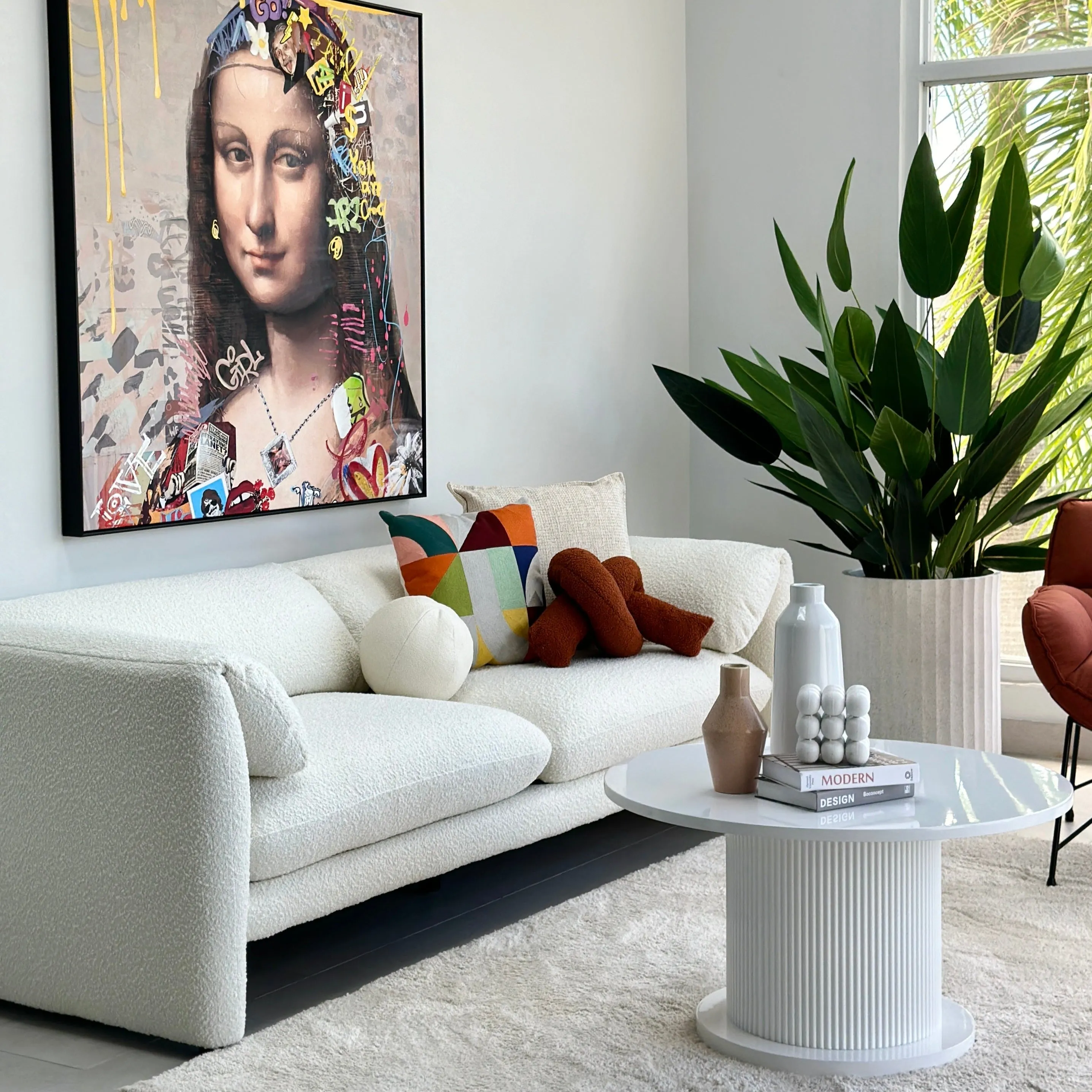 Pedestal Round White Lacquer Coffee Table