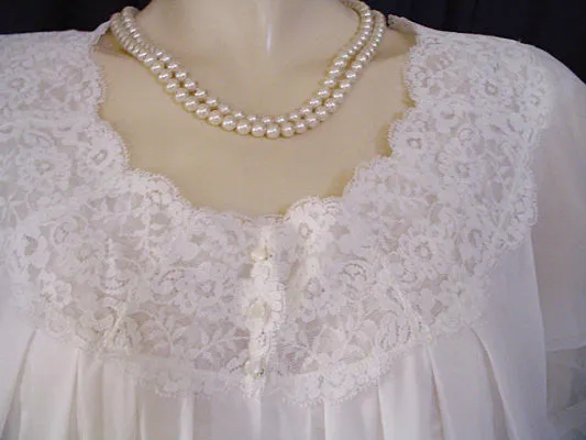 *VINTAGE VANITY FAIR EXQUISITE SOUTHERN BELLE LACE PEIGNOIR & NIGHTGOWN SET